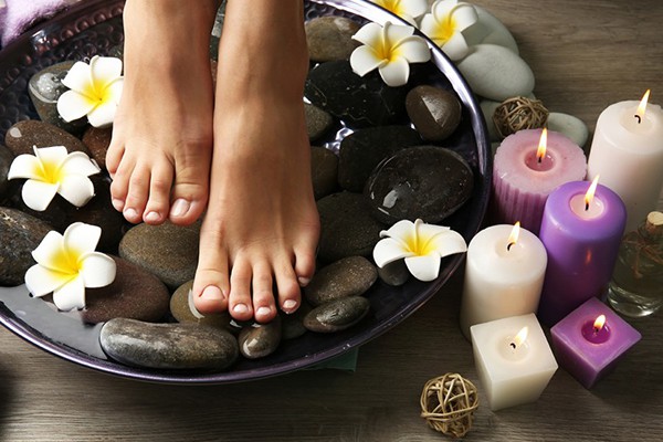 Mách bạn thiết kế góc ăn uống nhỏ xinh cho ban công căn hộ chung cư
