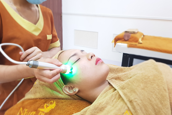 Mách bạn thiết kế góc ăn uống nhỏ xinh cho ban công căn hộ chung cư
